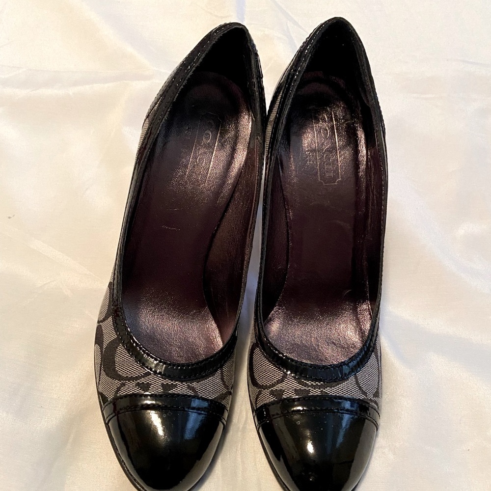 Coach Cassia Gray & Black Logo Block Heels Sz 8.5 - Picture 6 of 7